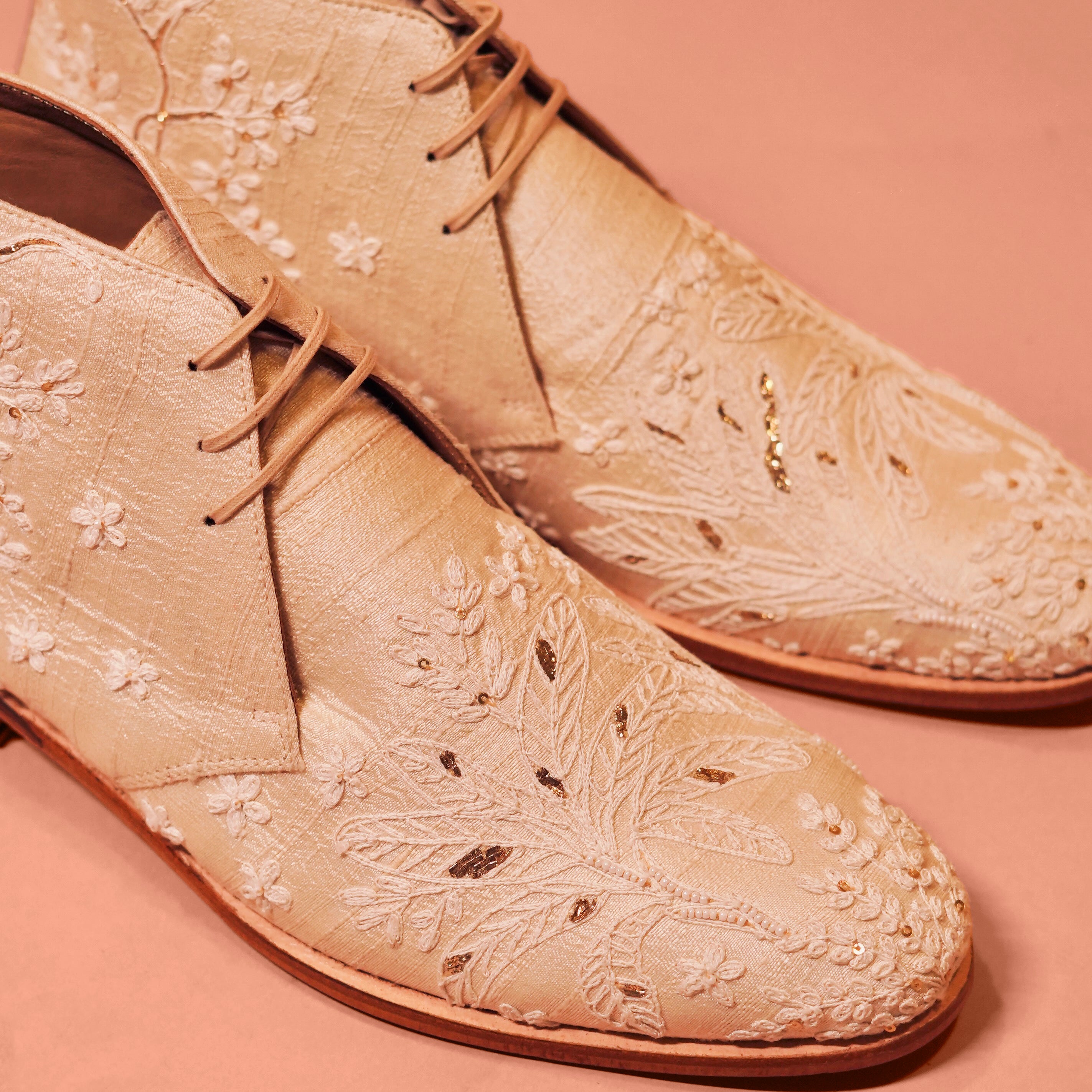 Sprazzo Nozzo | Raw silk zardozi embroidered chukka boots