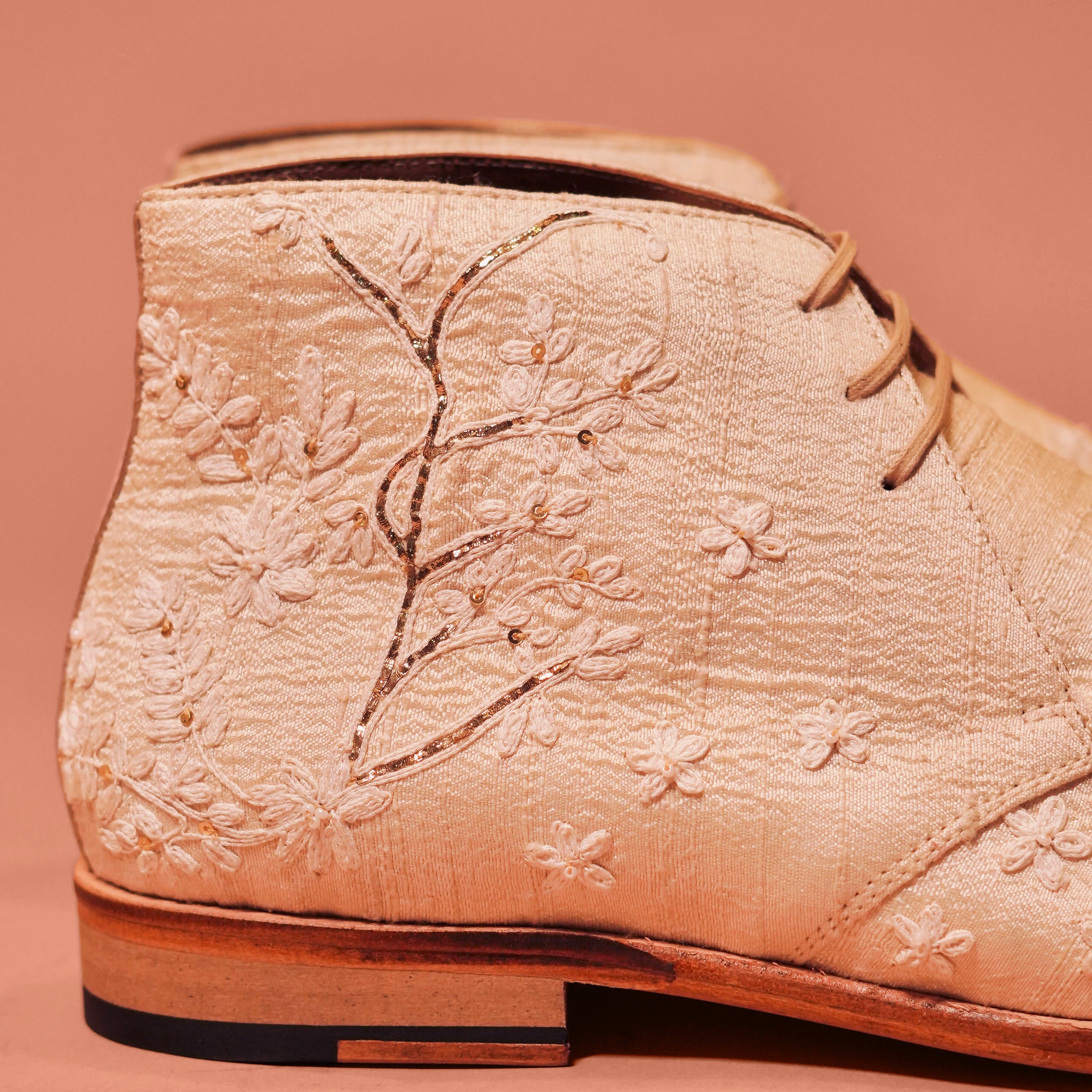 Sprazzo Nozzo | Raw silk zardozi embroidered chukka boots