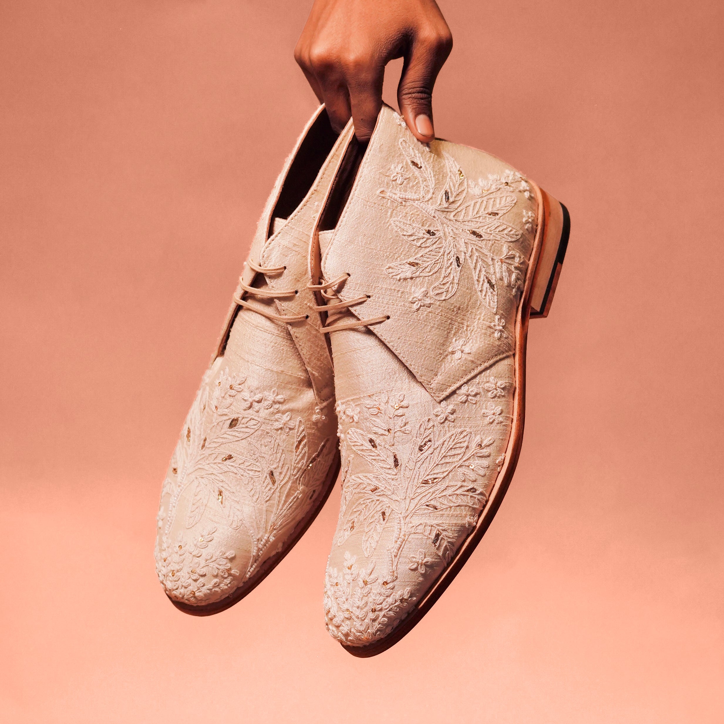 Sprazzo Nozzo | Raw silk zardozi embroidered chukka boots