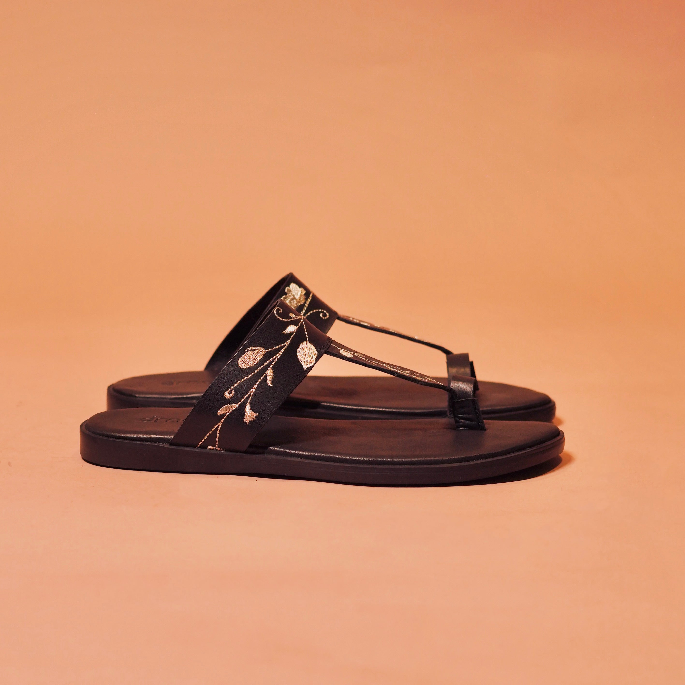 Side view of Sprazzo Mucco showcasing dual-tone leather and 2-inch heel