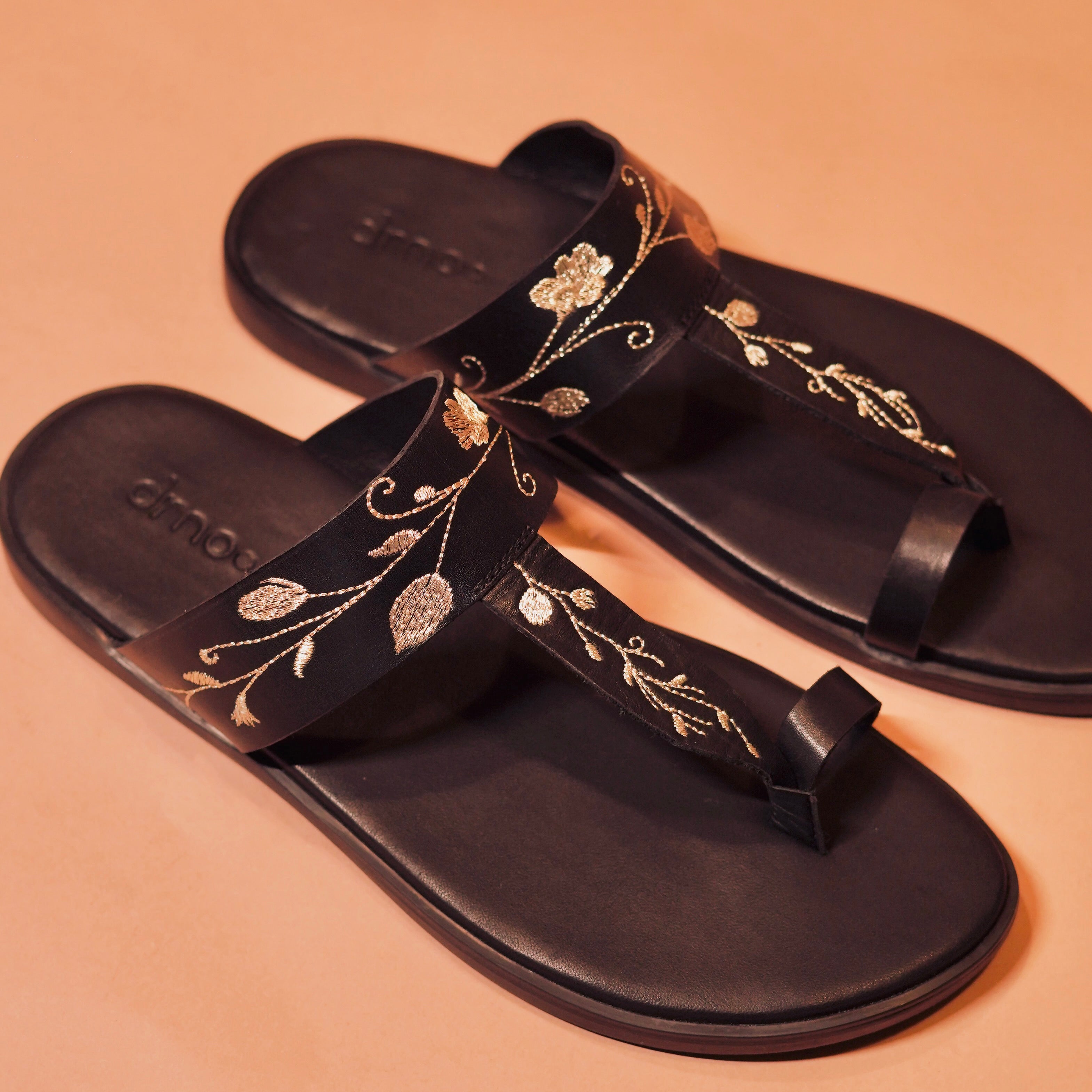 Side view of Sprazzo Mucco showcasing dual-tone leather and 2-inch heel