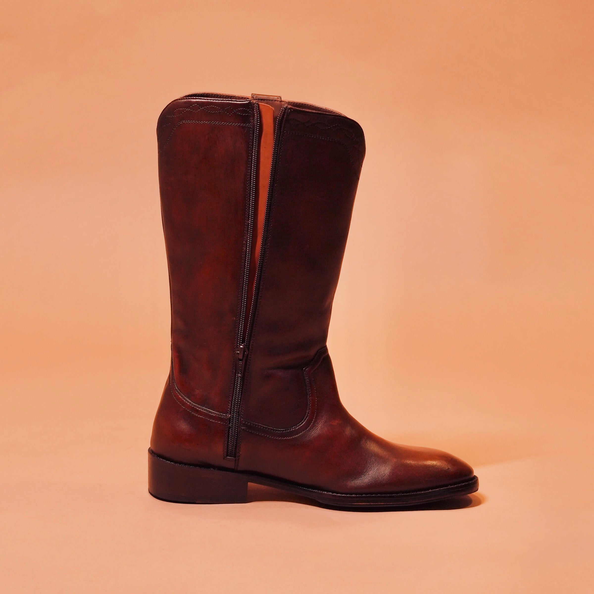 Side view of Sprazzo Mucco showcasing dual-tone leather and 2-inch heel