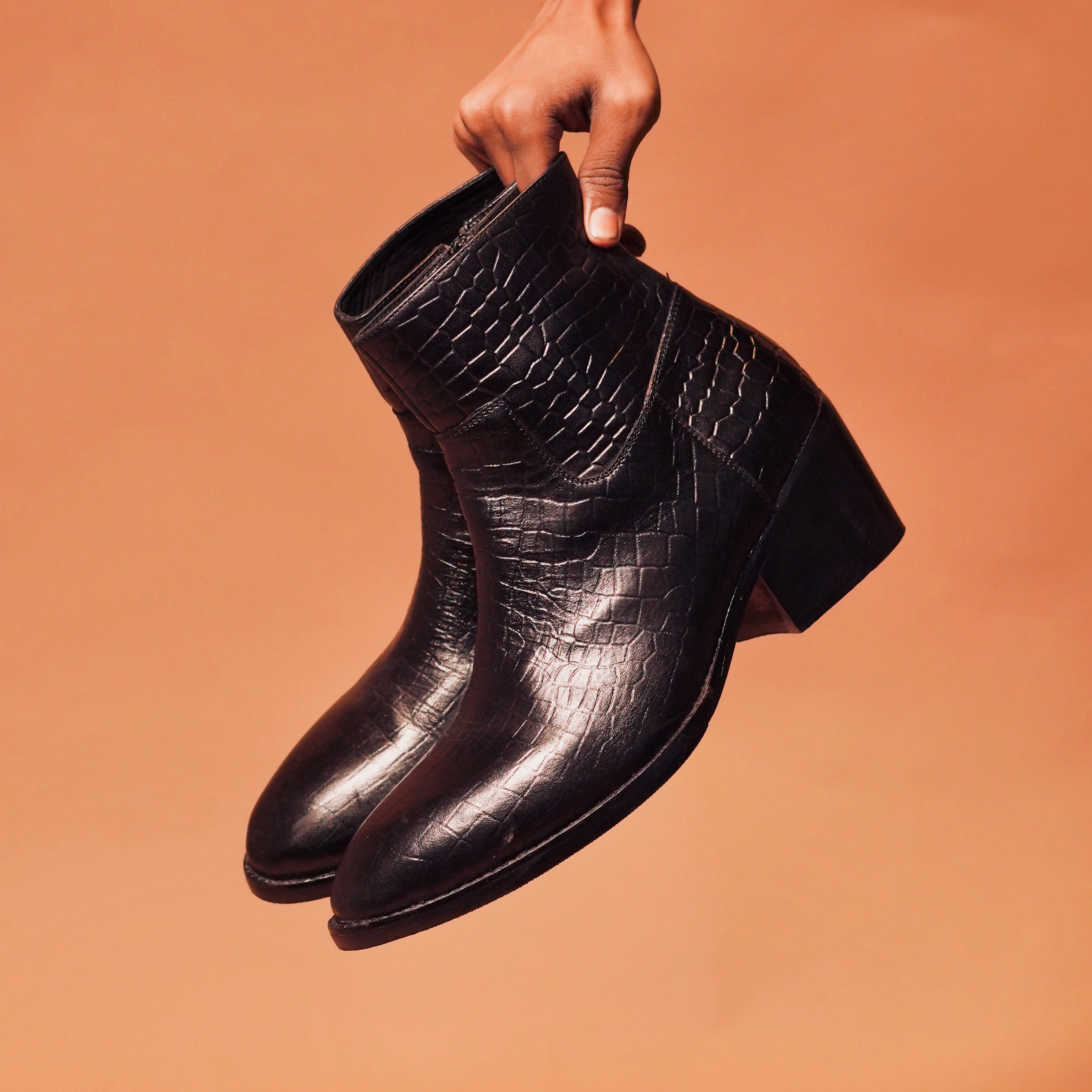 Top view of Sprazzo Cubano Croco highlighting its sharp silhouette