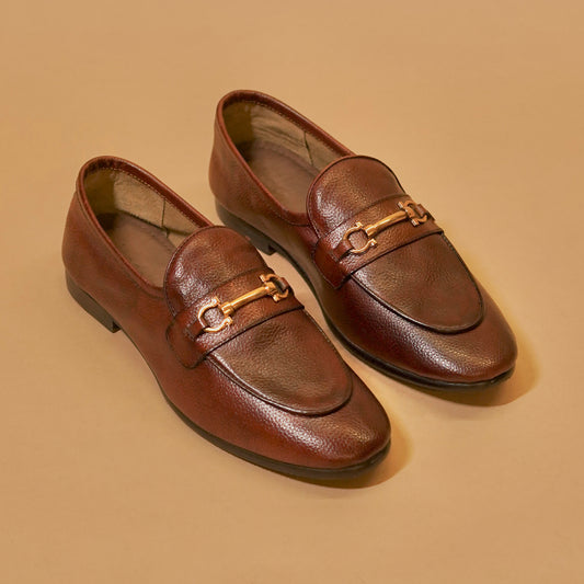 Brown leather loafers with golden horsebit for men