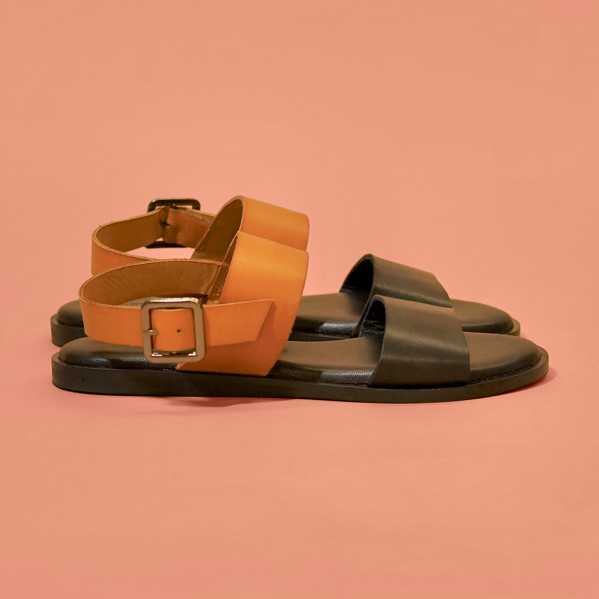 Pelle Doppio (Women) | Black and Tan Leather Chappal