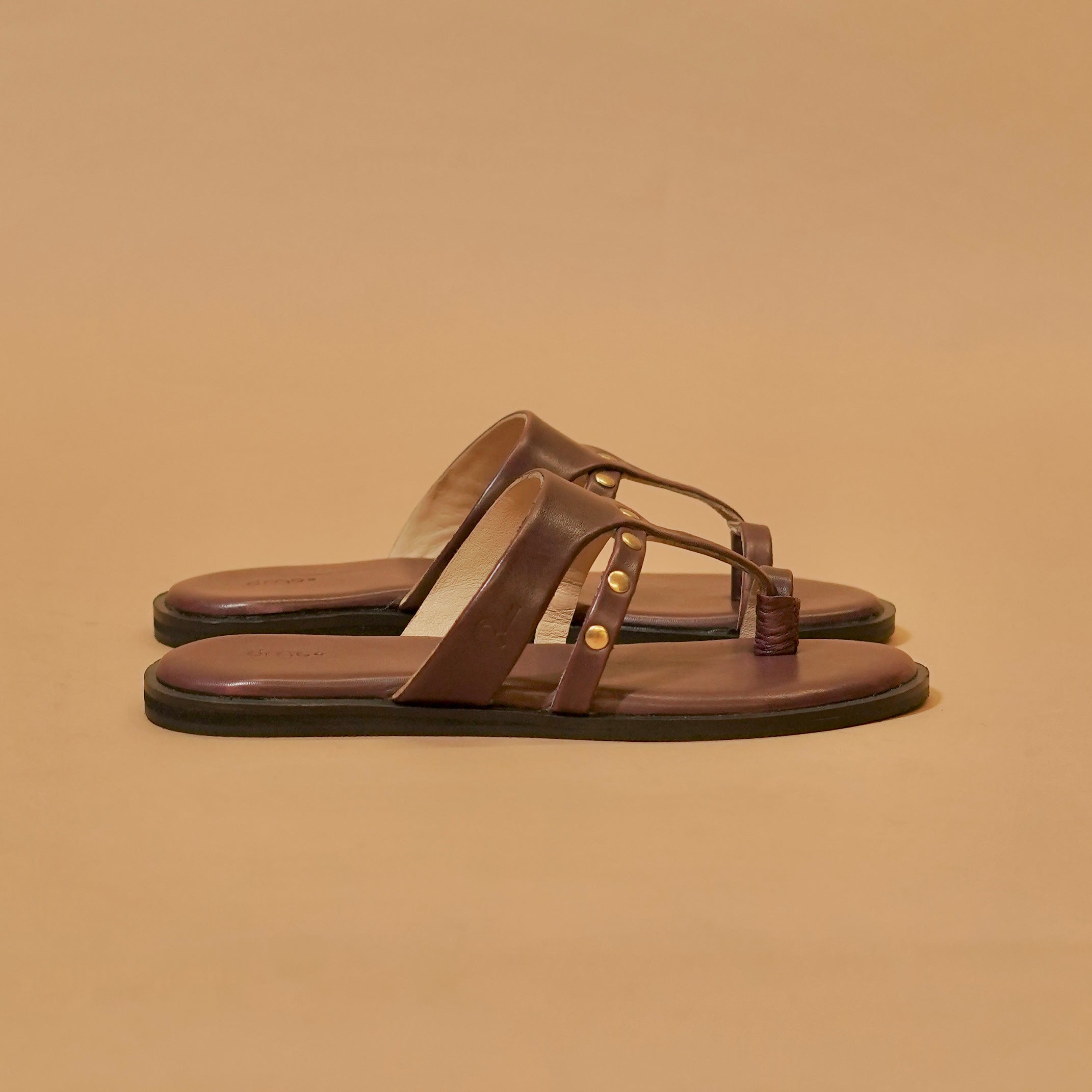 Side view of Pelle Pruno open-toe Chappals