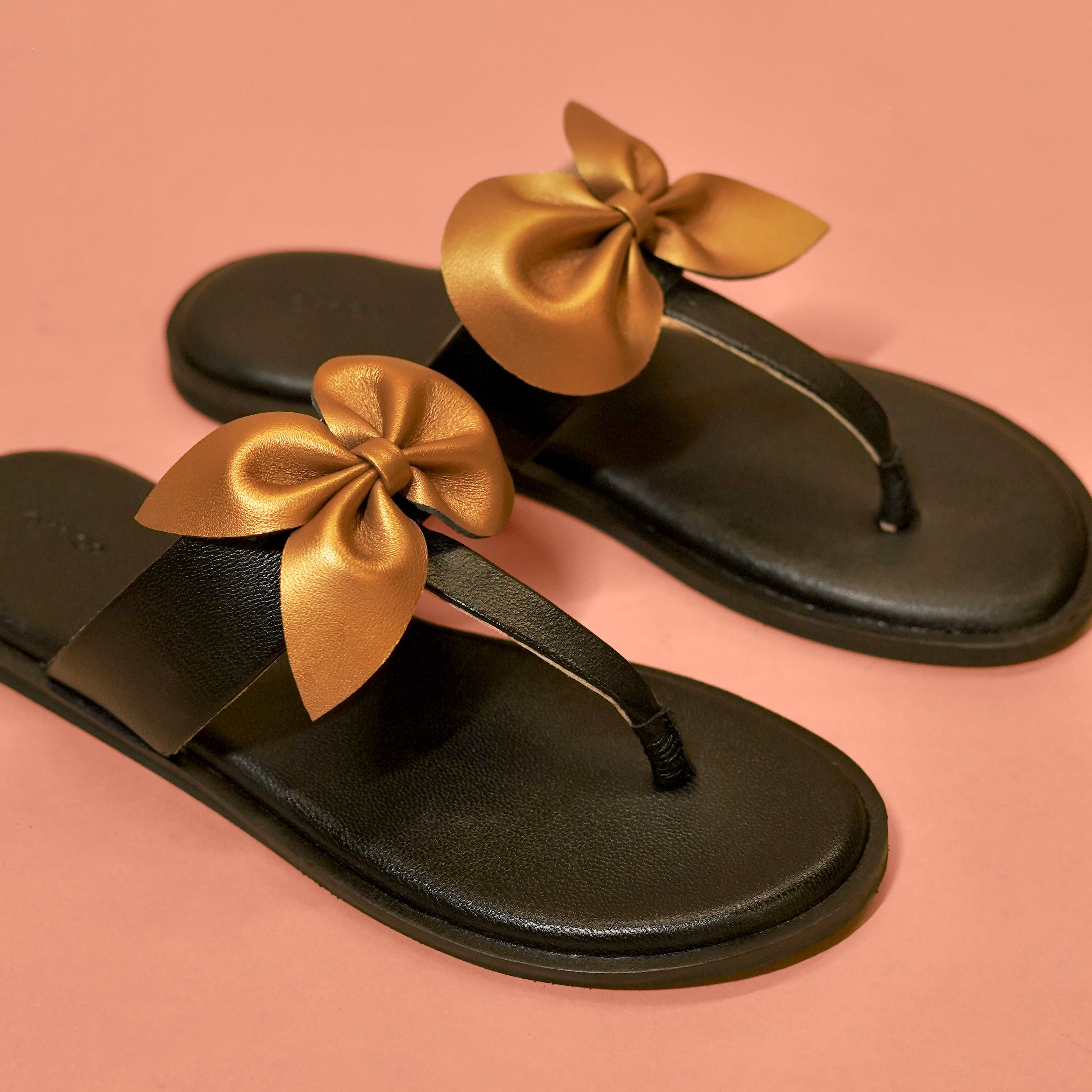Pelle Bella Nodo –Women’s Black Leather Chappal with Copper Bow