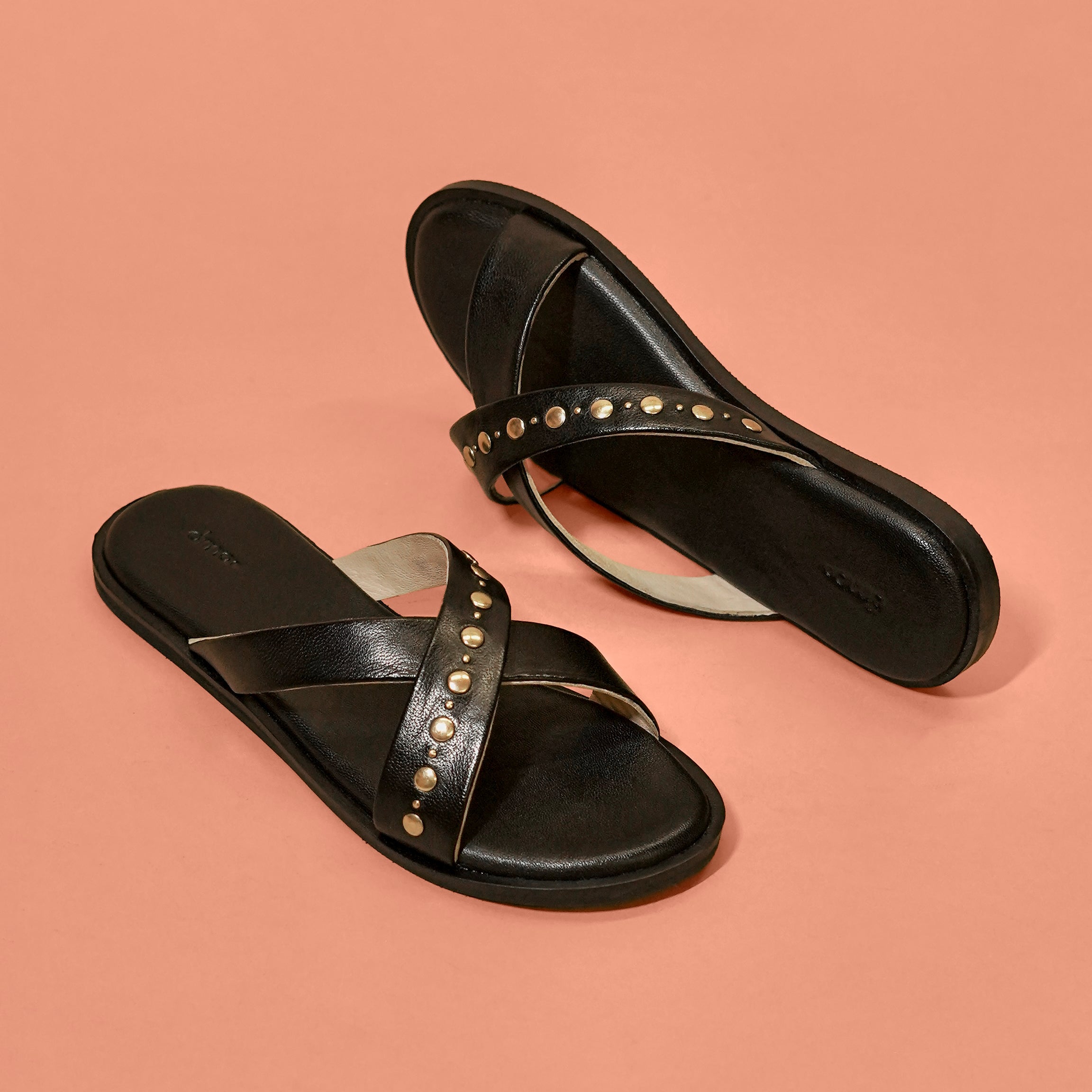 Pelle Incrocio – Women’s Black Leather Riveted Slider