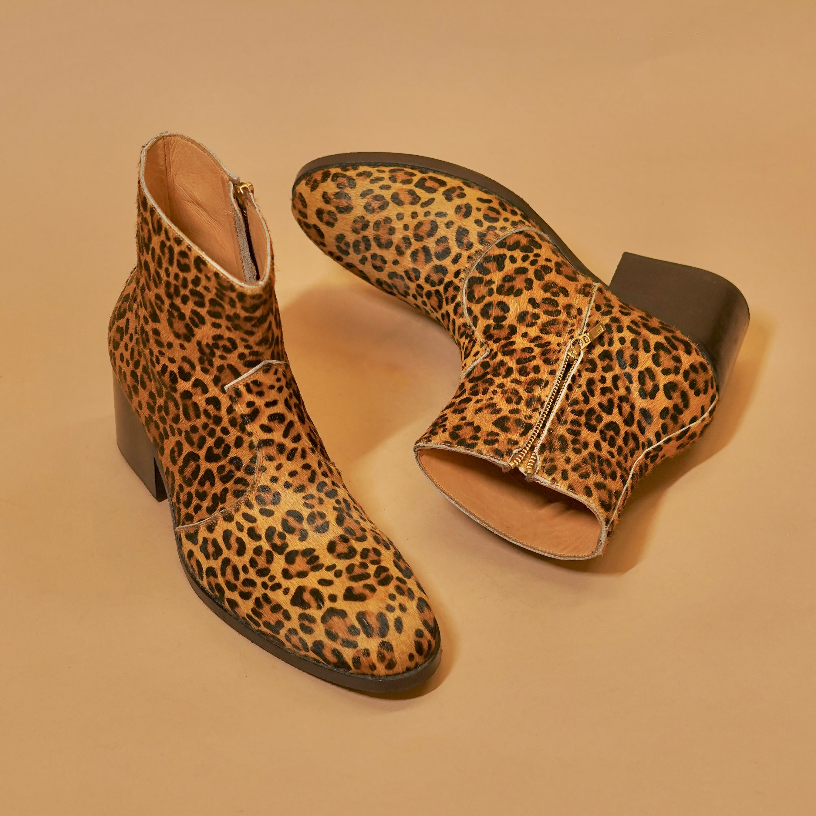 Three-quarter view of Sprazzo Leopardo men’s boot