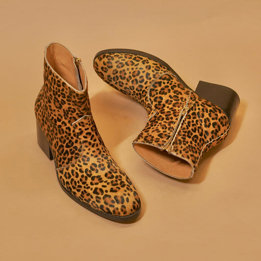 Three-quarter view of Sprazzo Leopardo men’s boot