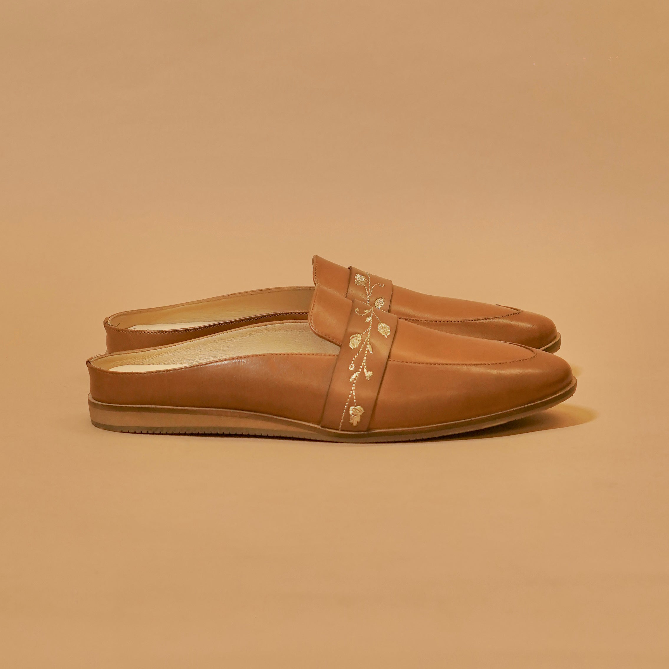 Side profile of Hoffler Ricamo Bruciato Bruno