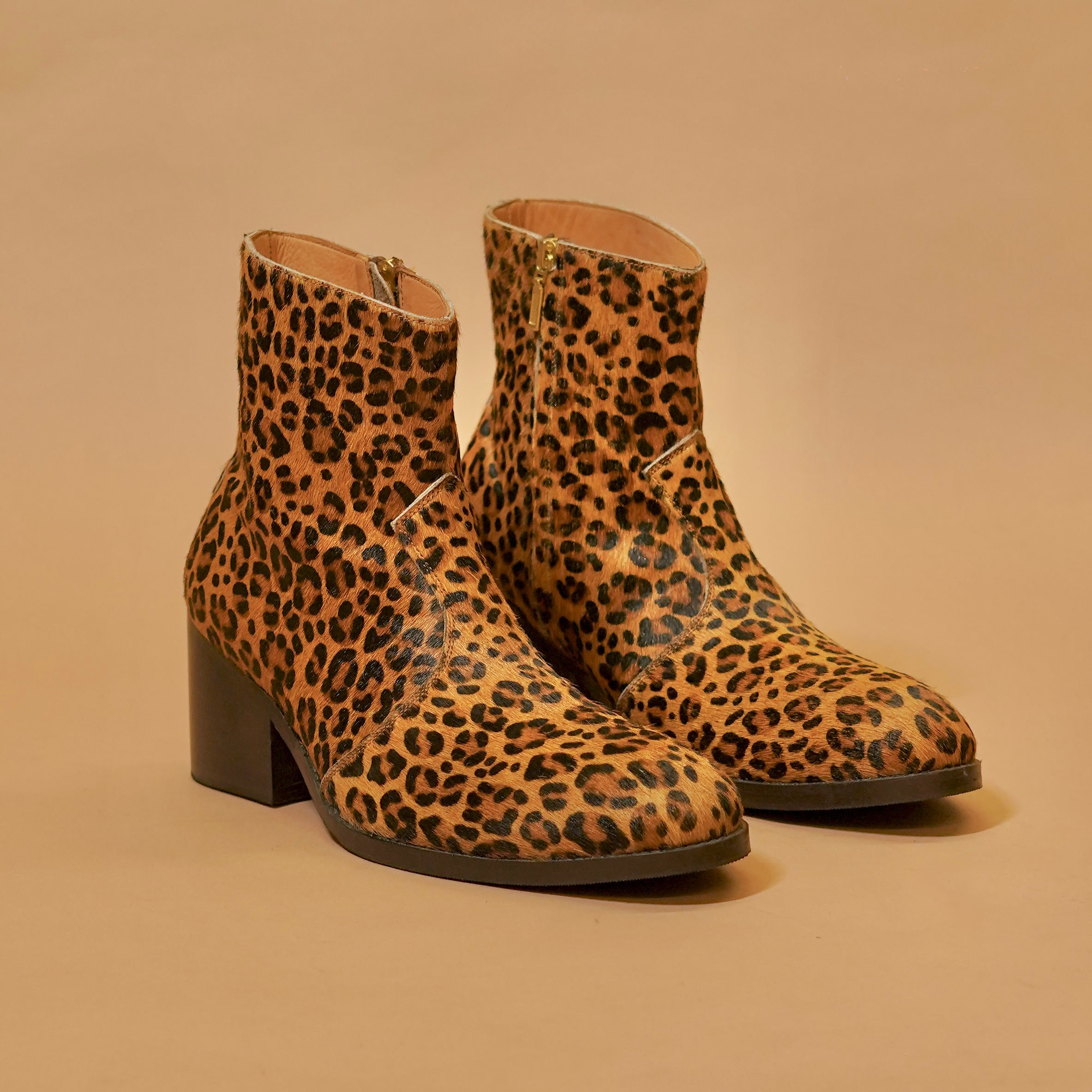 Yellow-toned leopard print leather boots for men