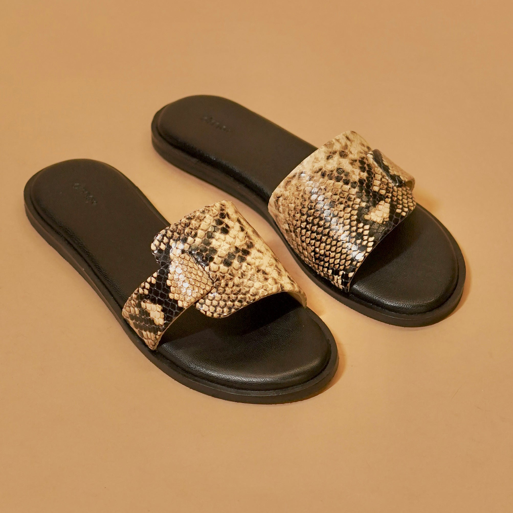 Yellow and black snake print slider