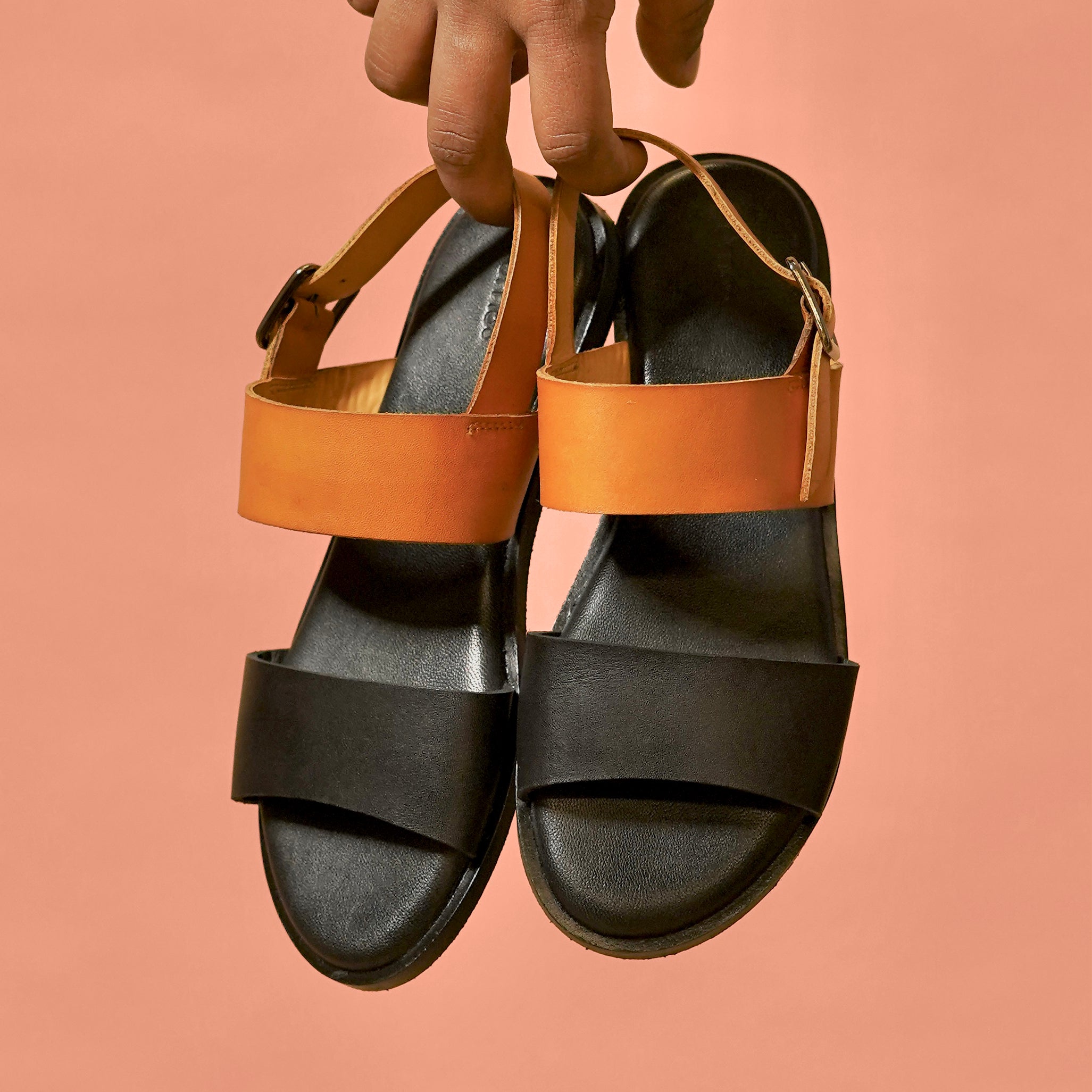 Pelle Doppio (Women) | Black and Tan Leather Chappal