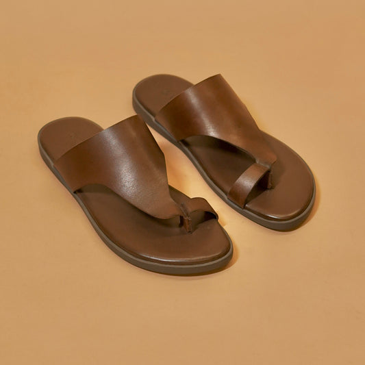 Dark brown leather thumb-loop chappal for men
