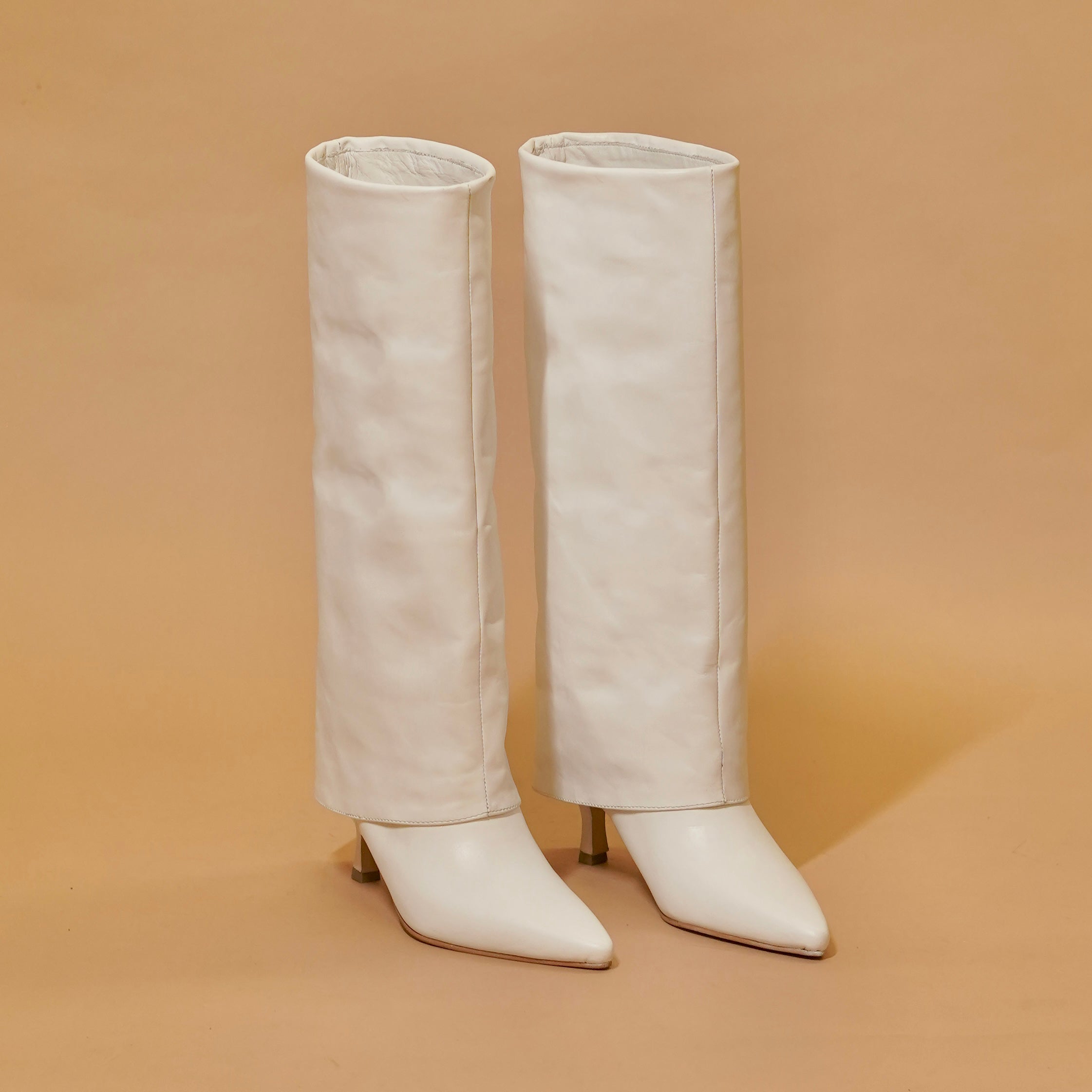 White leather pointy-toe boots for women