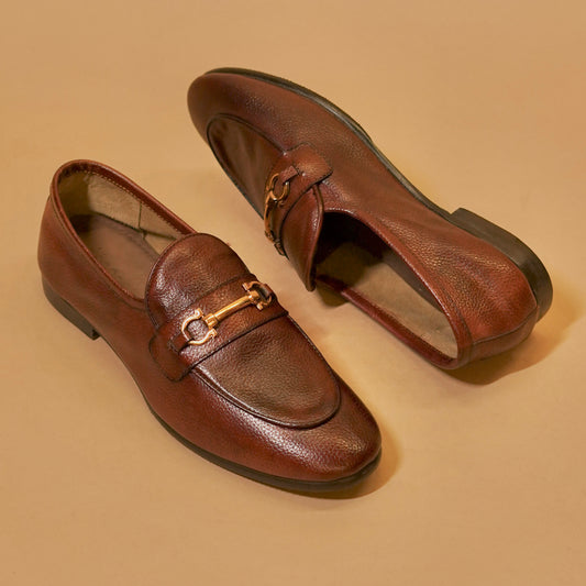 Close-up of golden horsebit detail