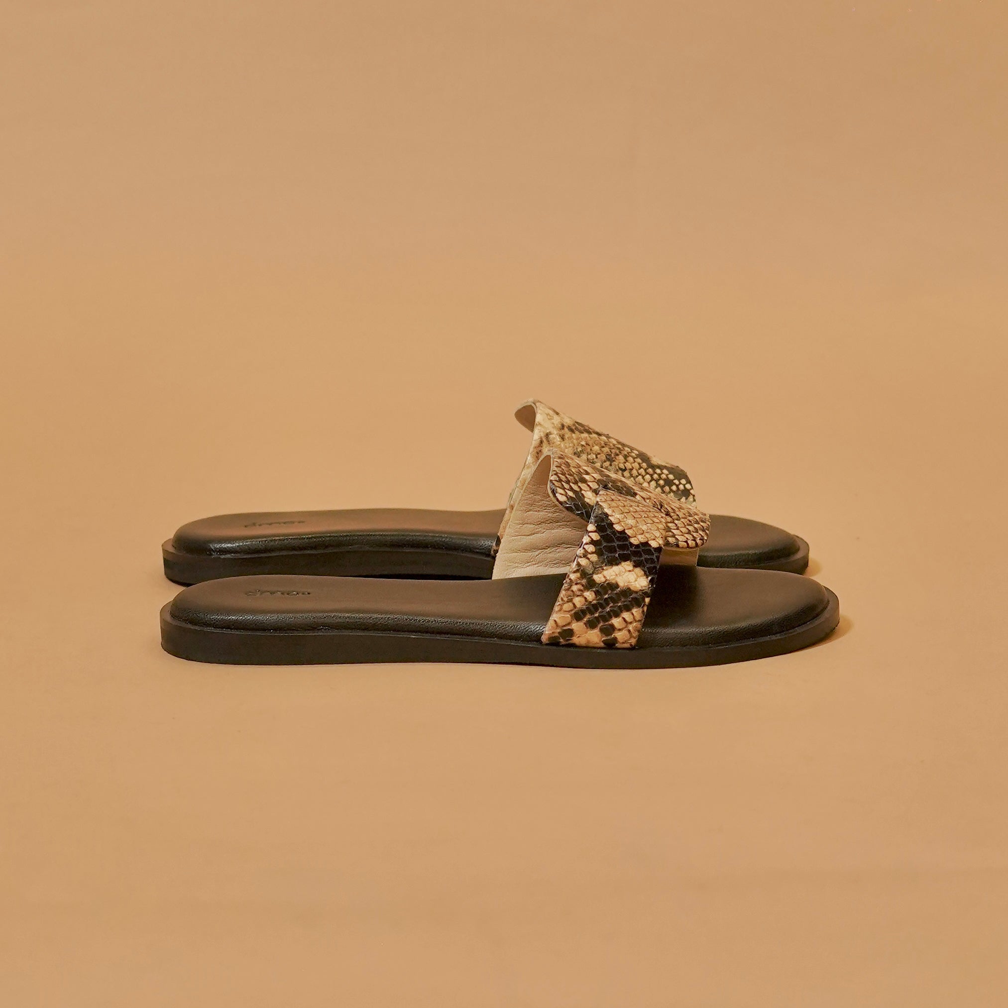 Side angle showing snake texture