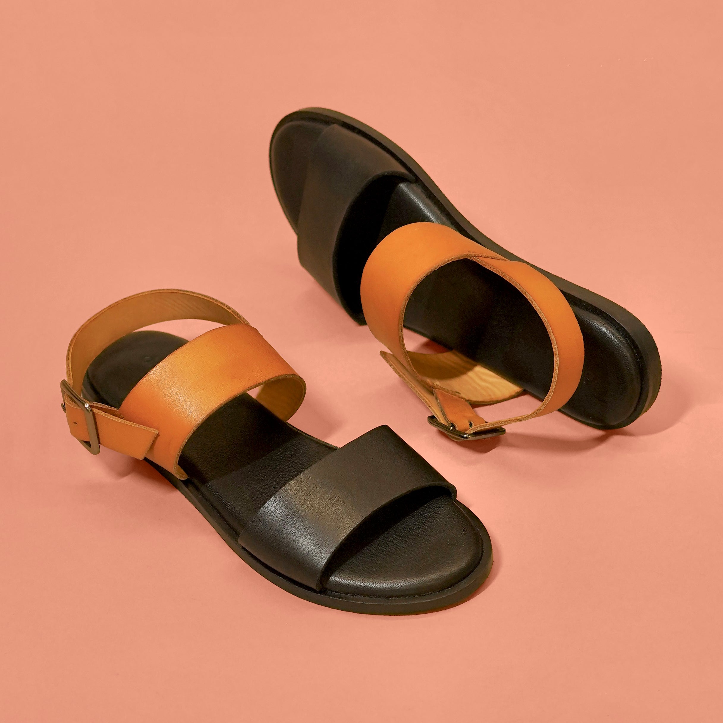 Pelle Doppio (Women) | Black and Tan Leather Chappal