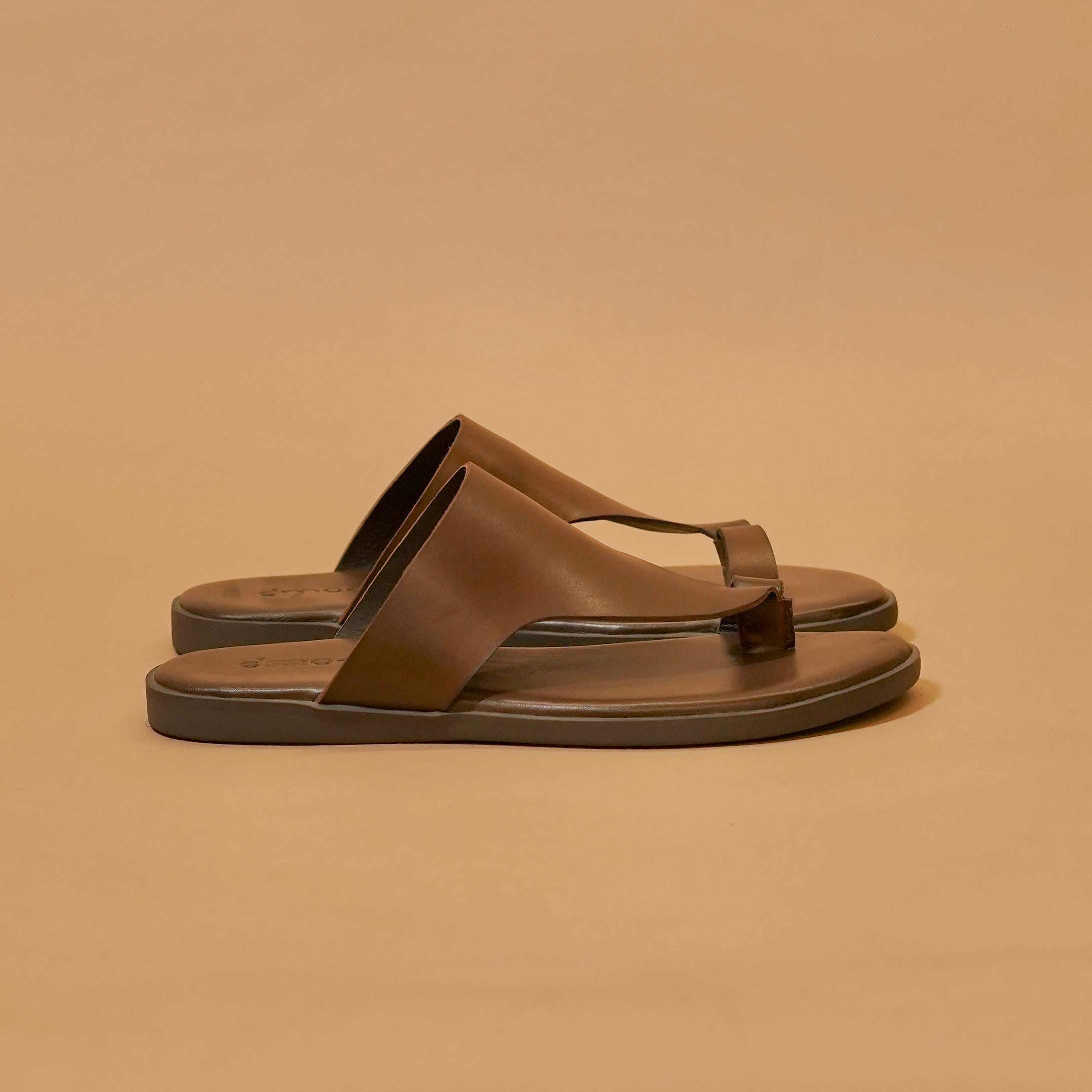 Side profile of Pelle Moro chappal