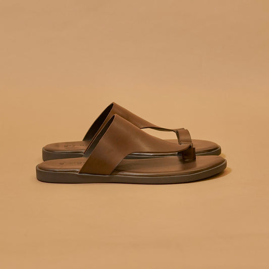 Side profile of Pelle Moro chappal