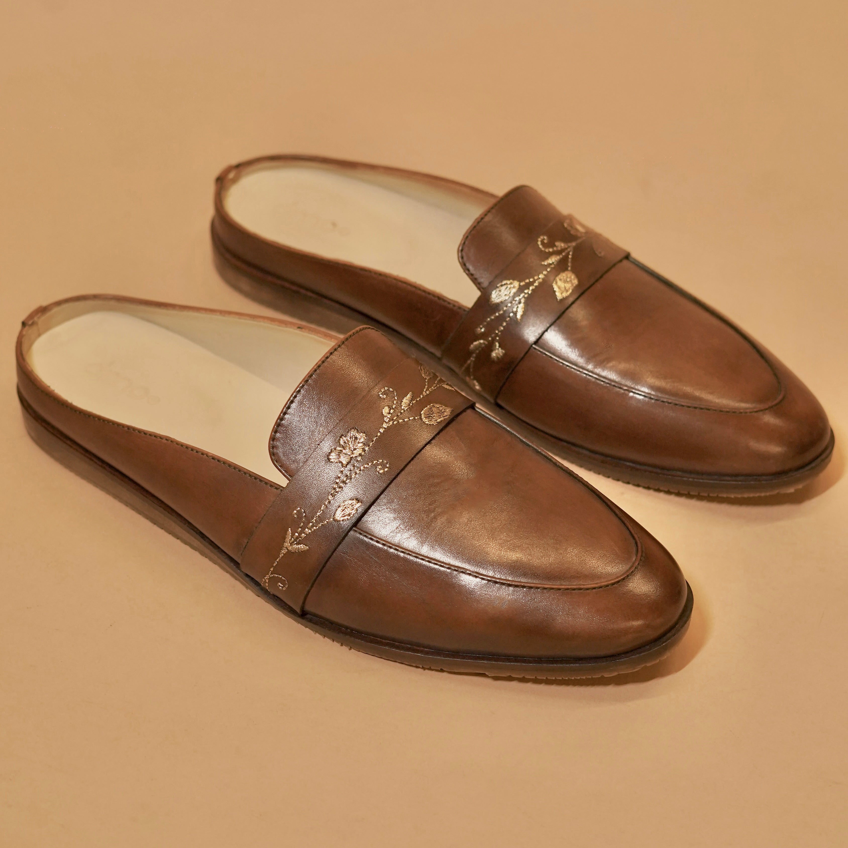 Hoffler Ricamo Bruciato Bruno –  Dark Brown Embroidered Leather Mules