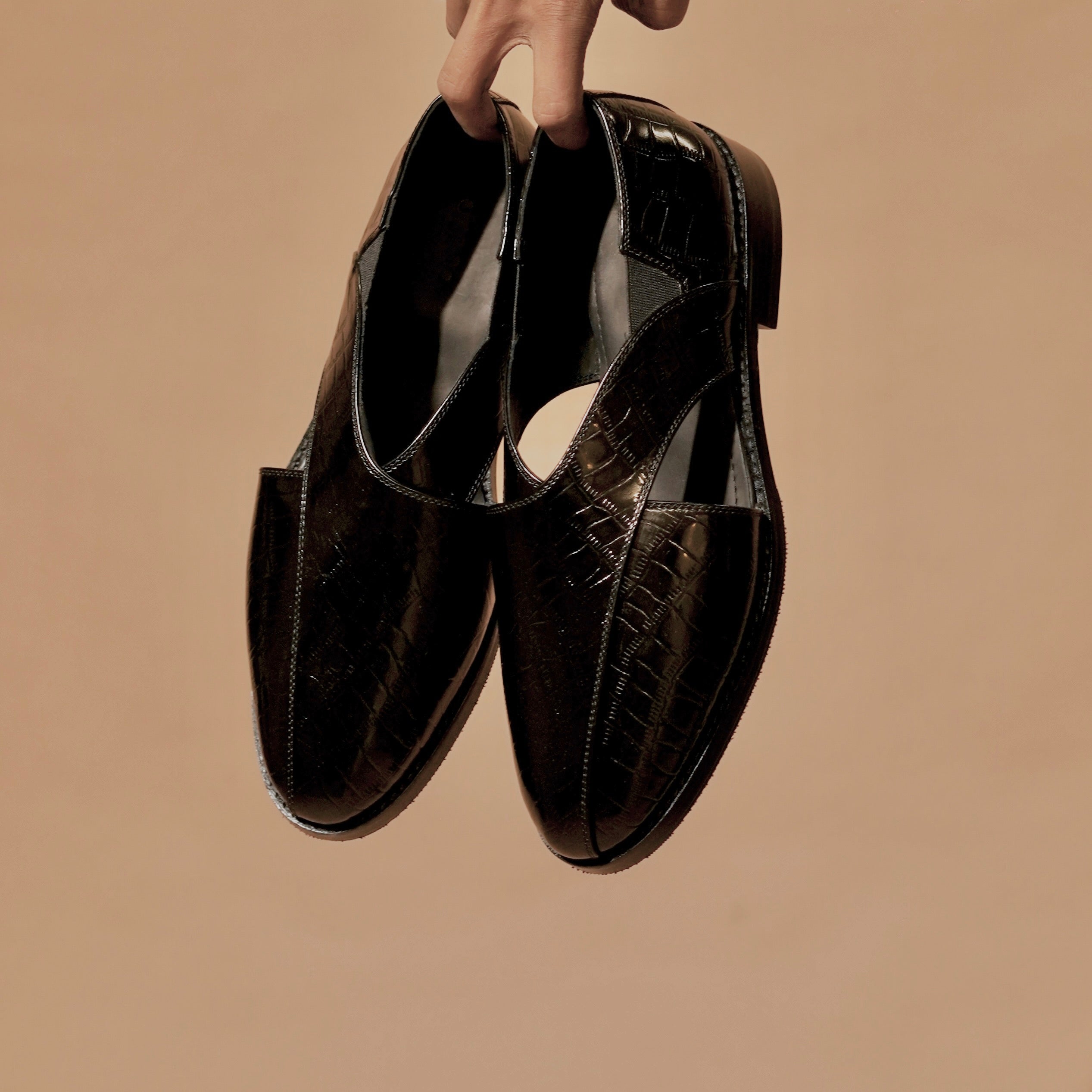 Pesha Croco – Black Crocodile-Embossed Leather Peshawari