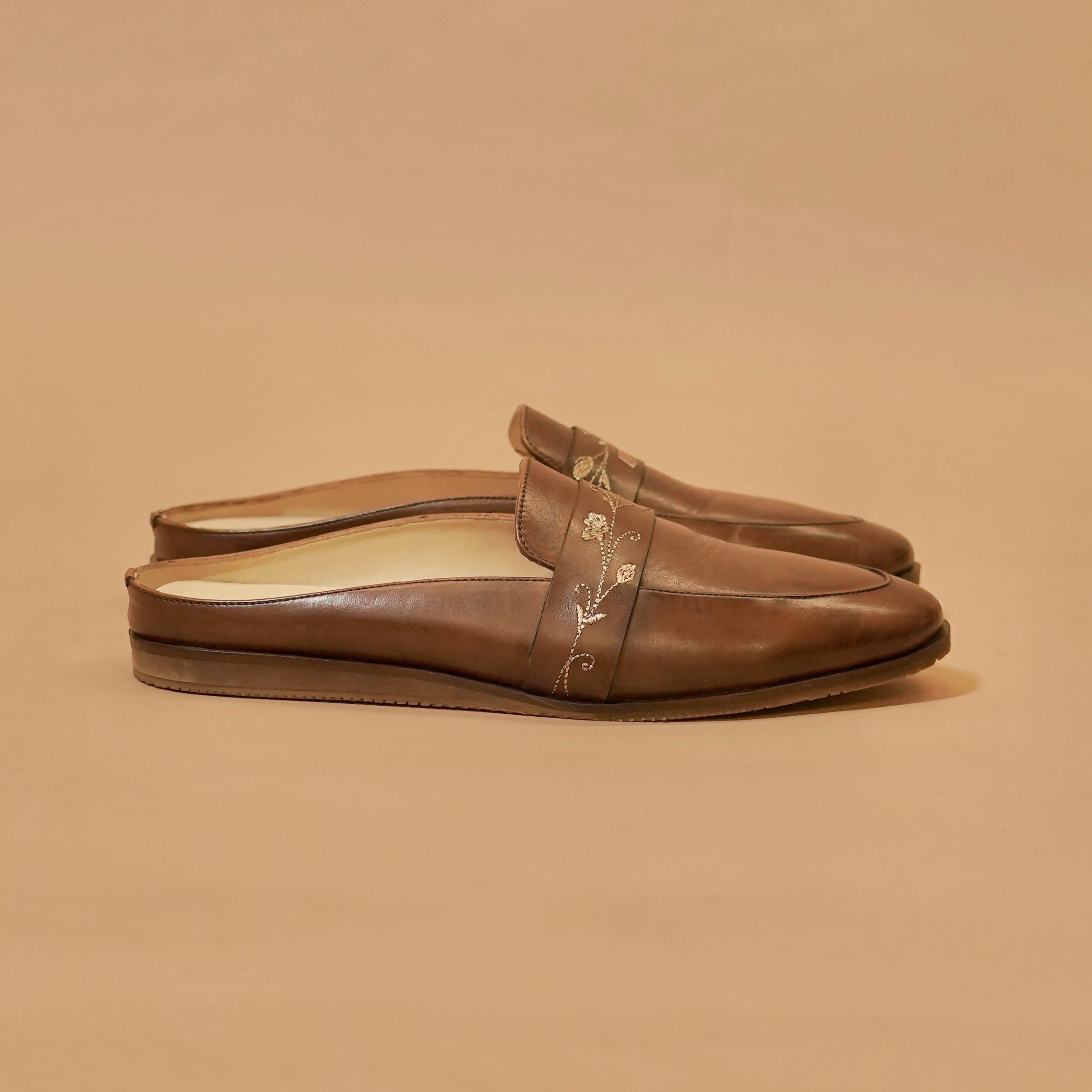 Hoffler Ricamo Bruciato Bruno –  Dark Brown Embroidered Leather Mules