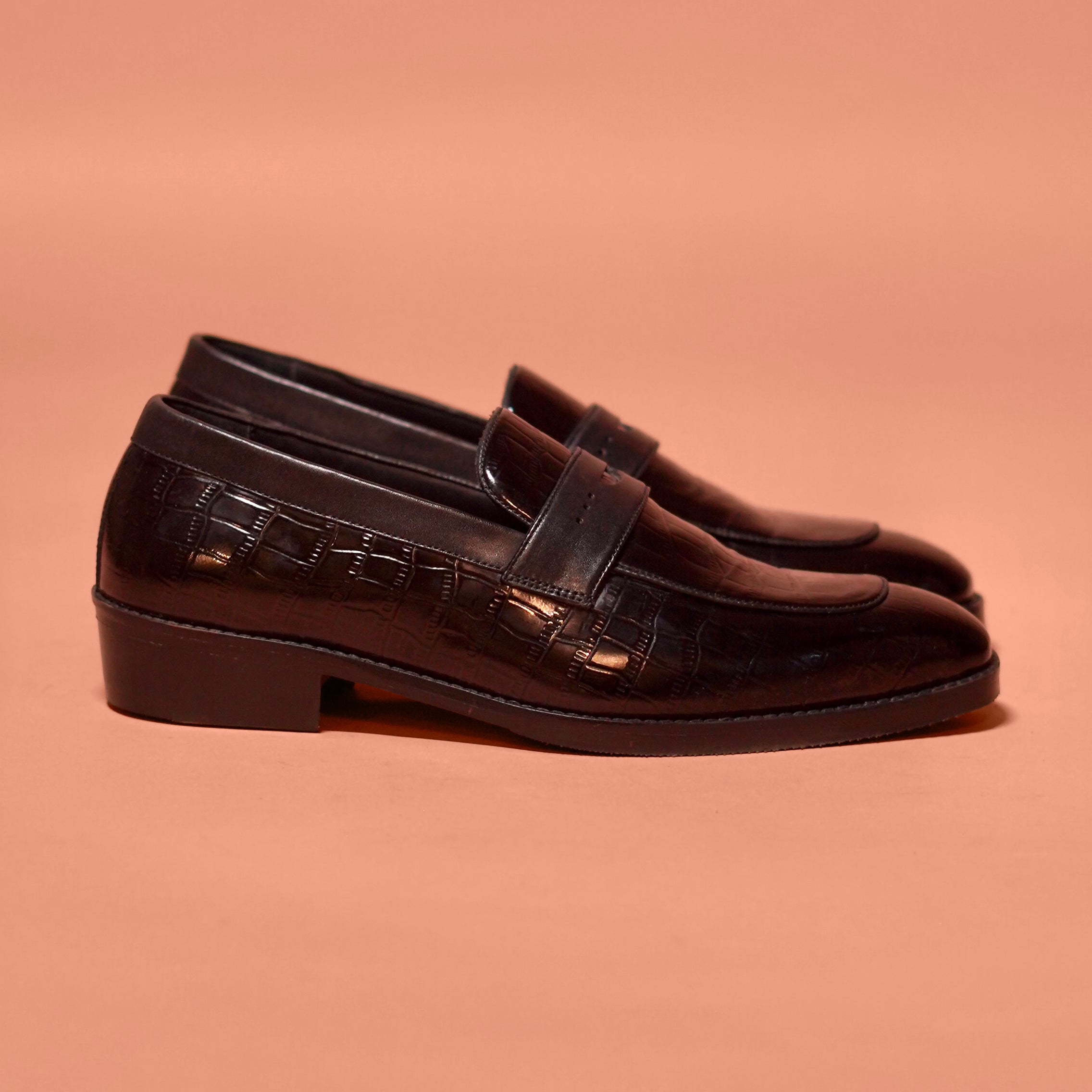 Motivo Croco | Black croc print penny loafers