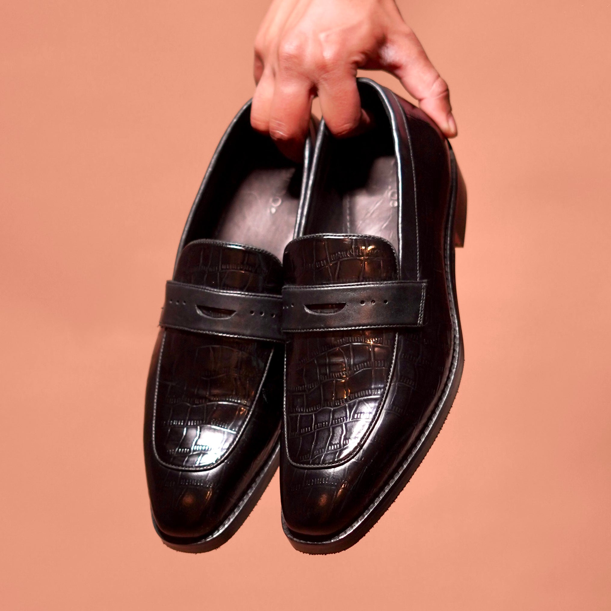 Motivo Croco | Black croc print penny loafers