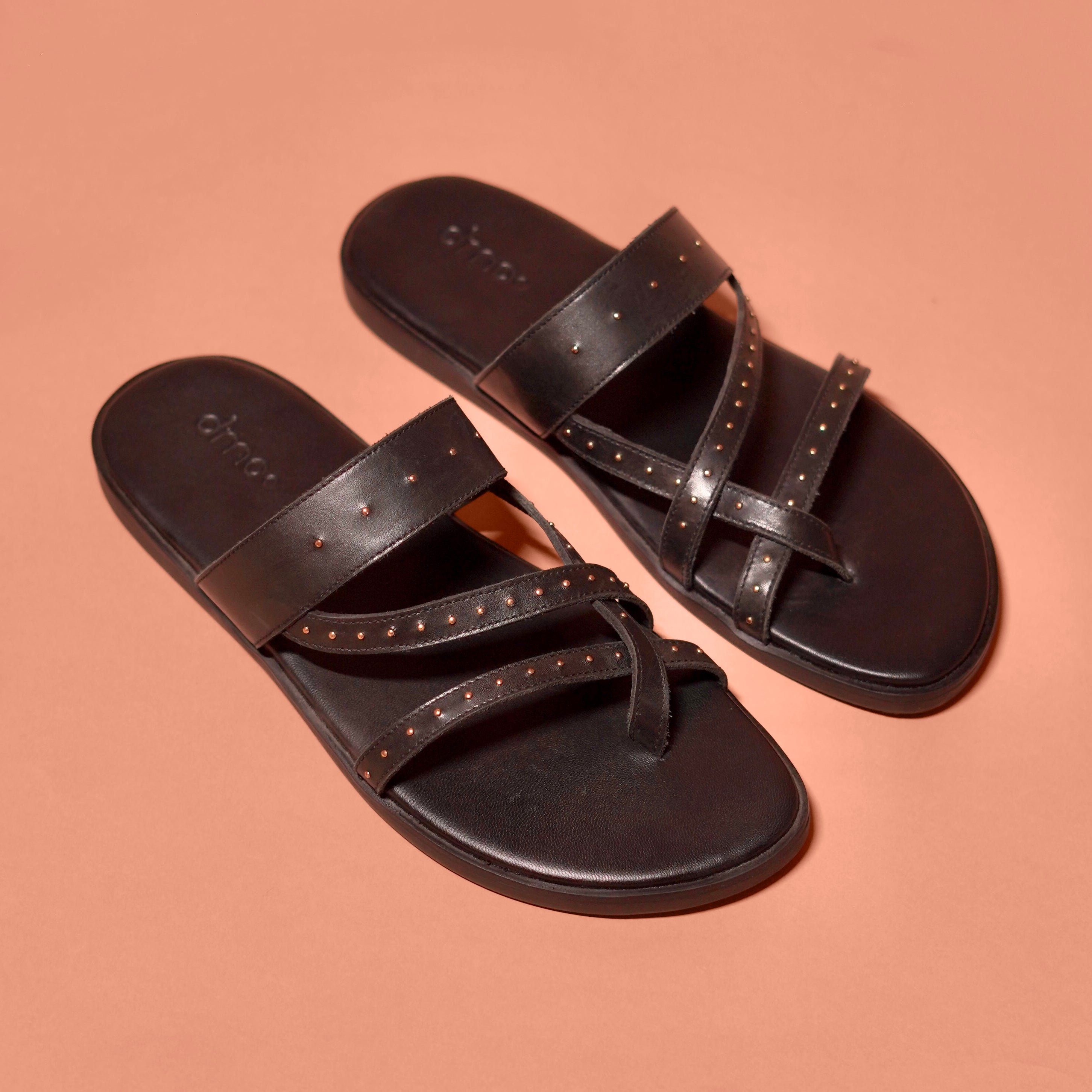 Pelle Nero Riveto Without Backstrap | Black full-grain leather chappals