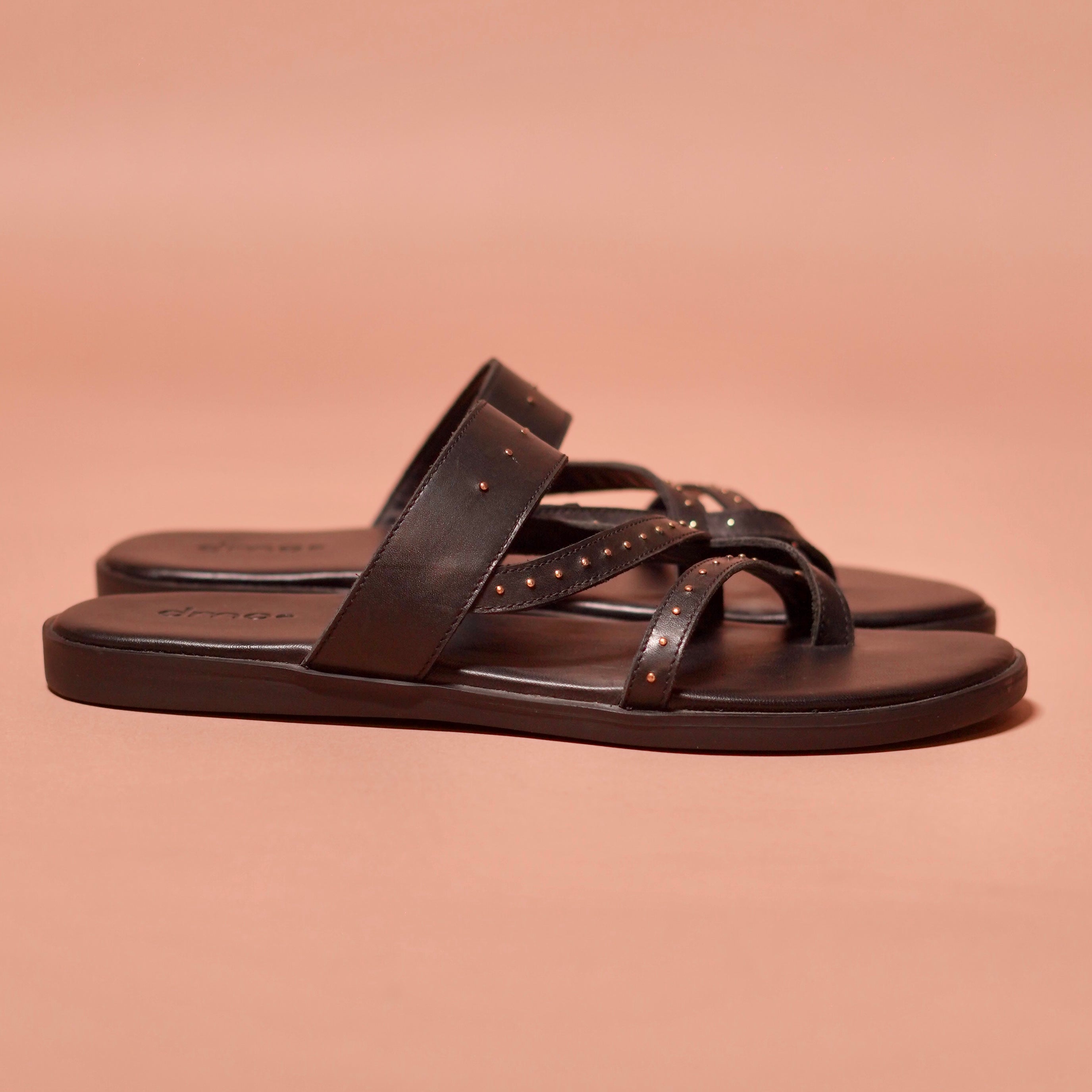 Side view Pelle Nero Riveto without backstrap 