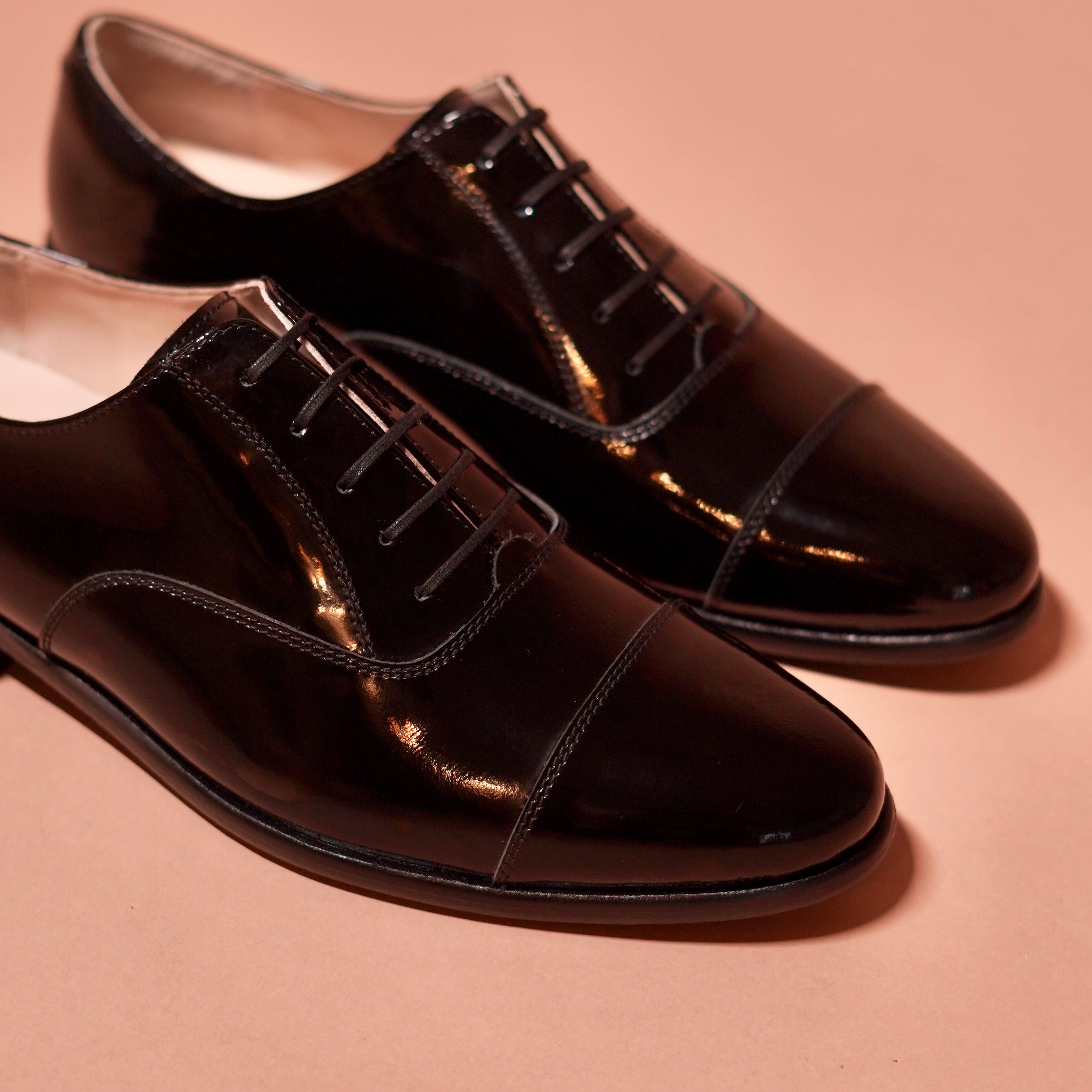 Close-up of the cap-toe detailing and flat laces on Capto Ferraro
