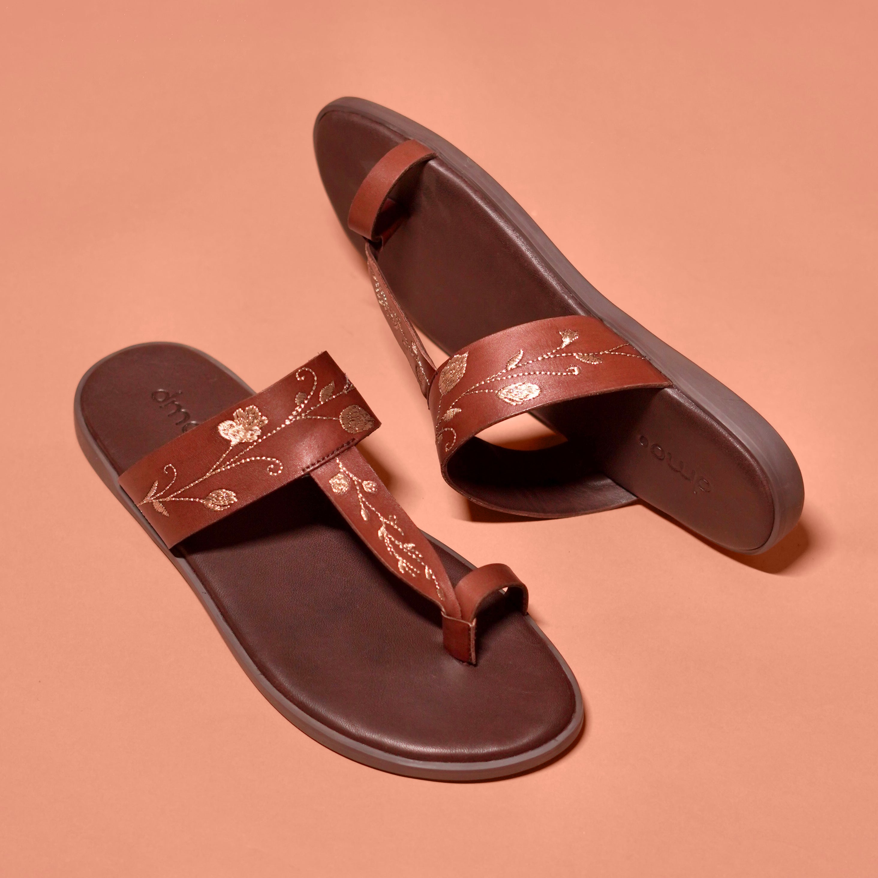 Pelle Chocro Ricamo | Brown Kolhapuri-inspired chappal