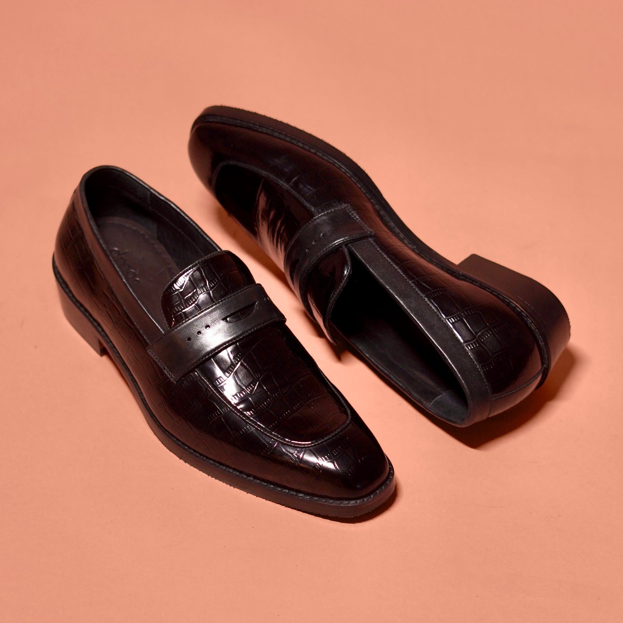 Motivo Croco | Black croc print penny loafers