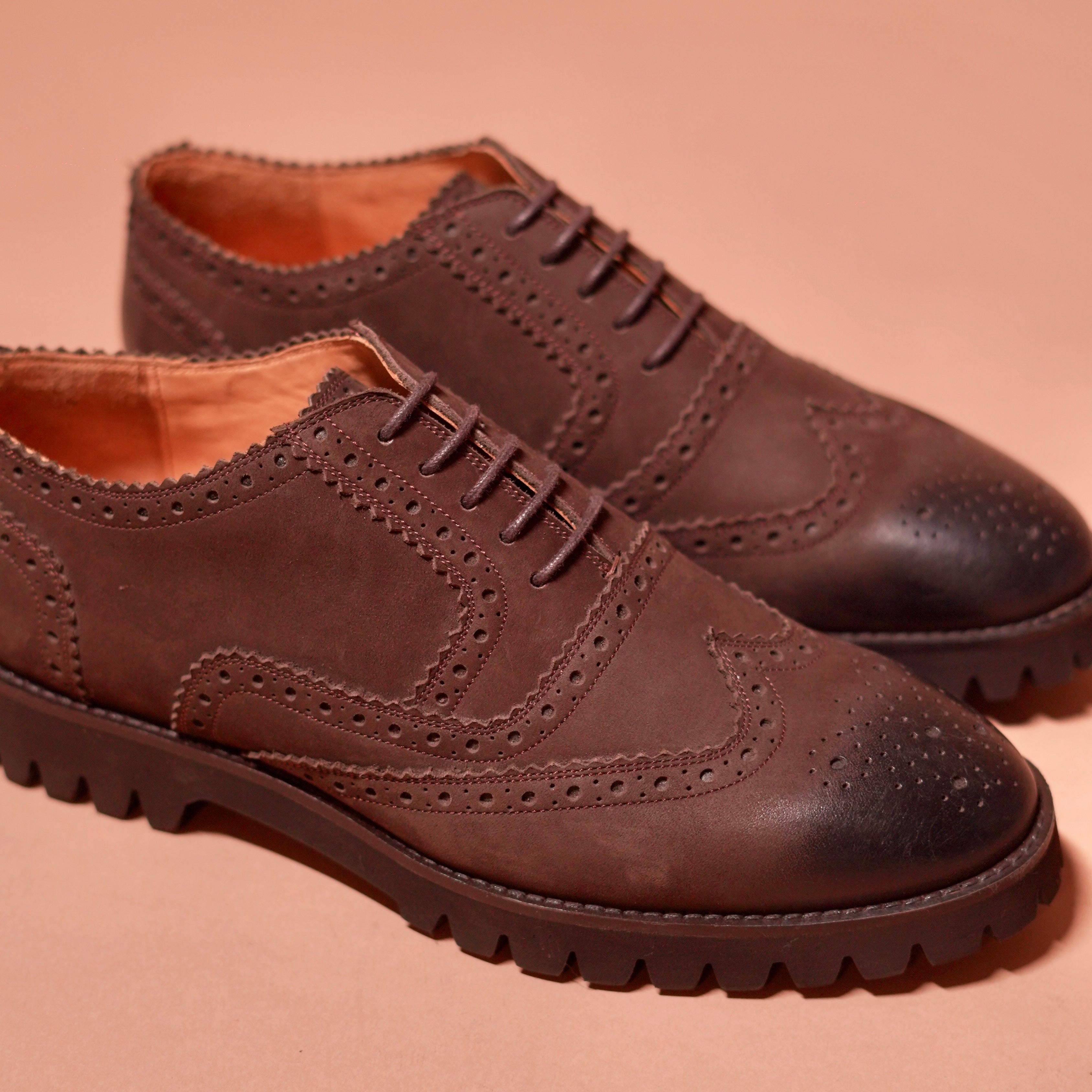 Close-up of Piso Leggero’s burnished toe and counter