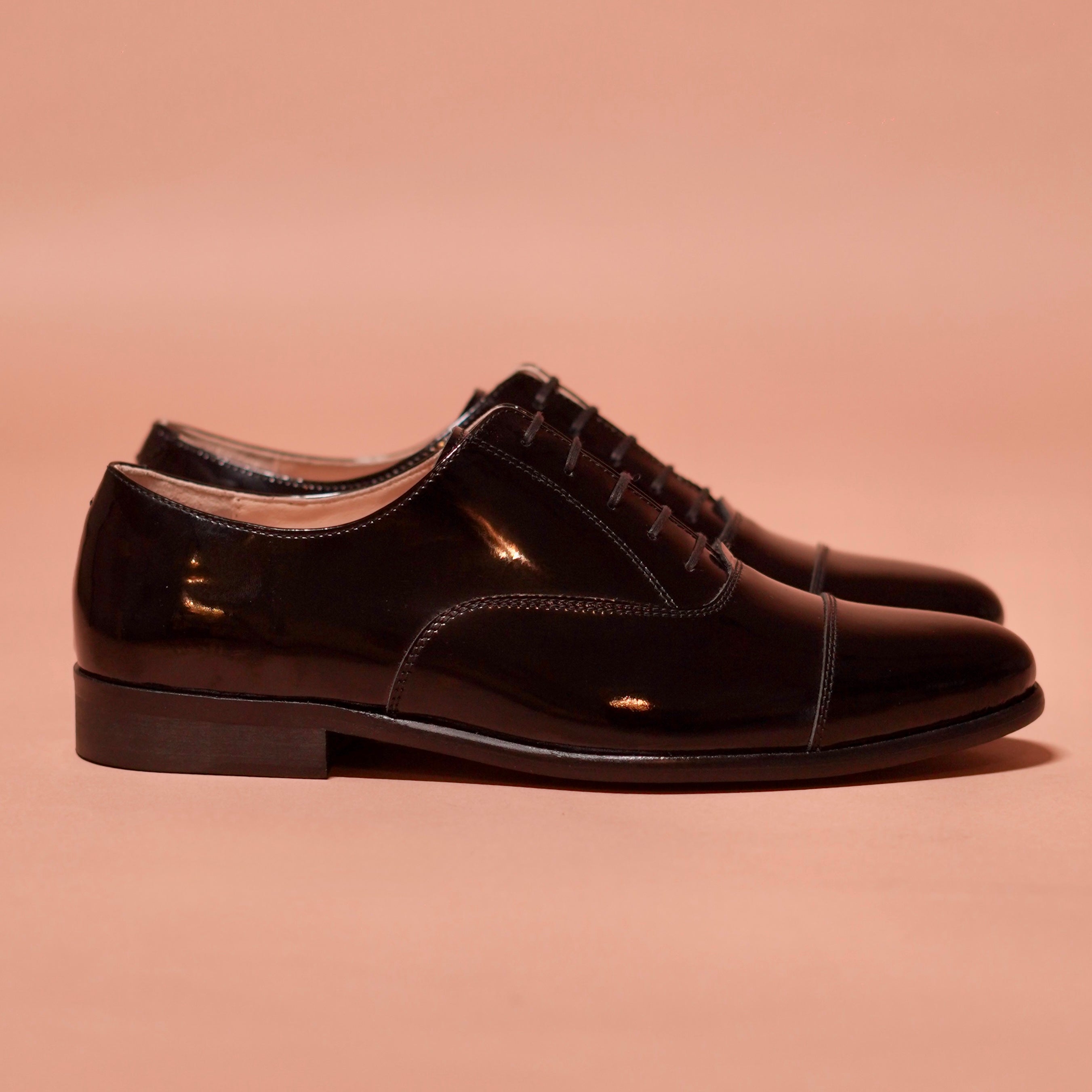 Side view of Capto Ferraro showcasing its sleek patent leather finish