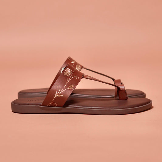 Side view of Pelle Chocro Ricamo highlighting its embroidered strap
