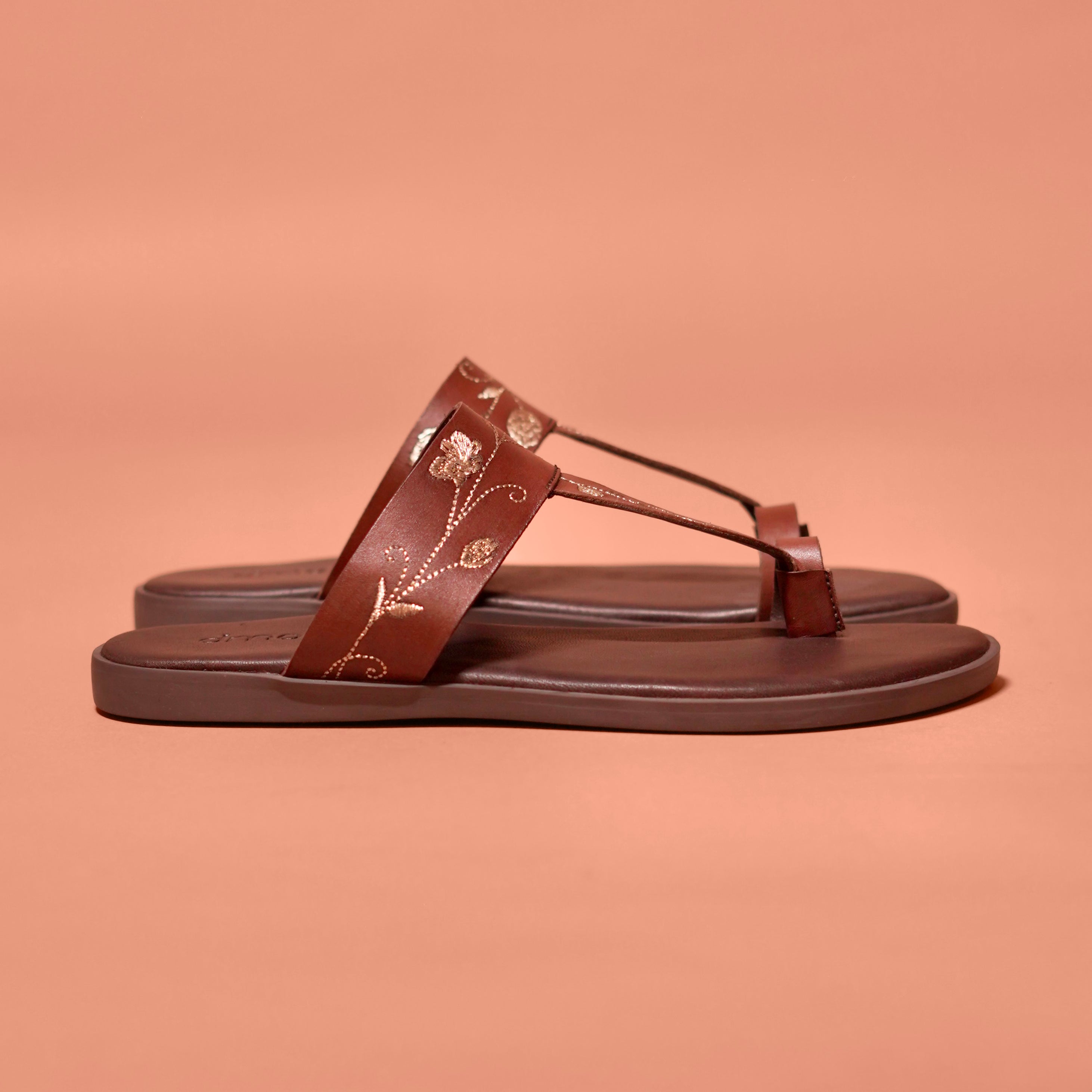 Pelle Chocro Ricamo | Brown Kolhapuri-inspired chappal