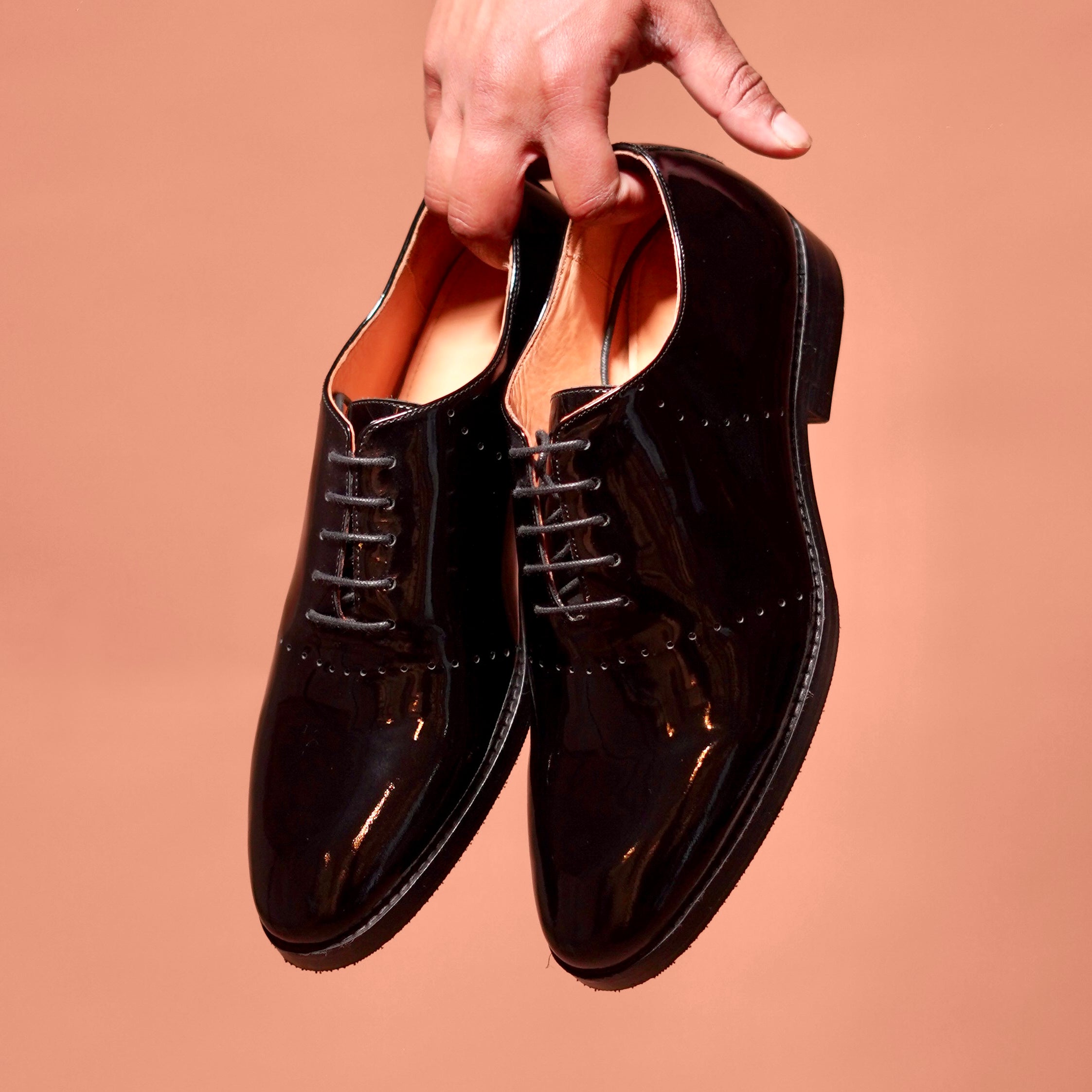 Carrero Lustro | Black patent leather riveted Oxfords