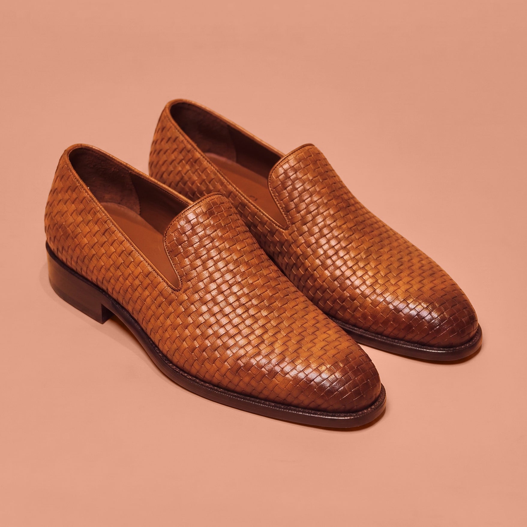 Close-up of woven leather detailing on Cubano Tesso