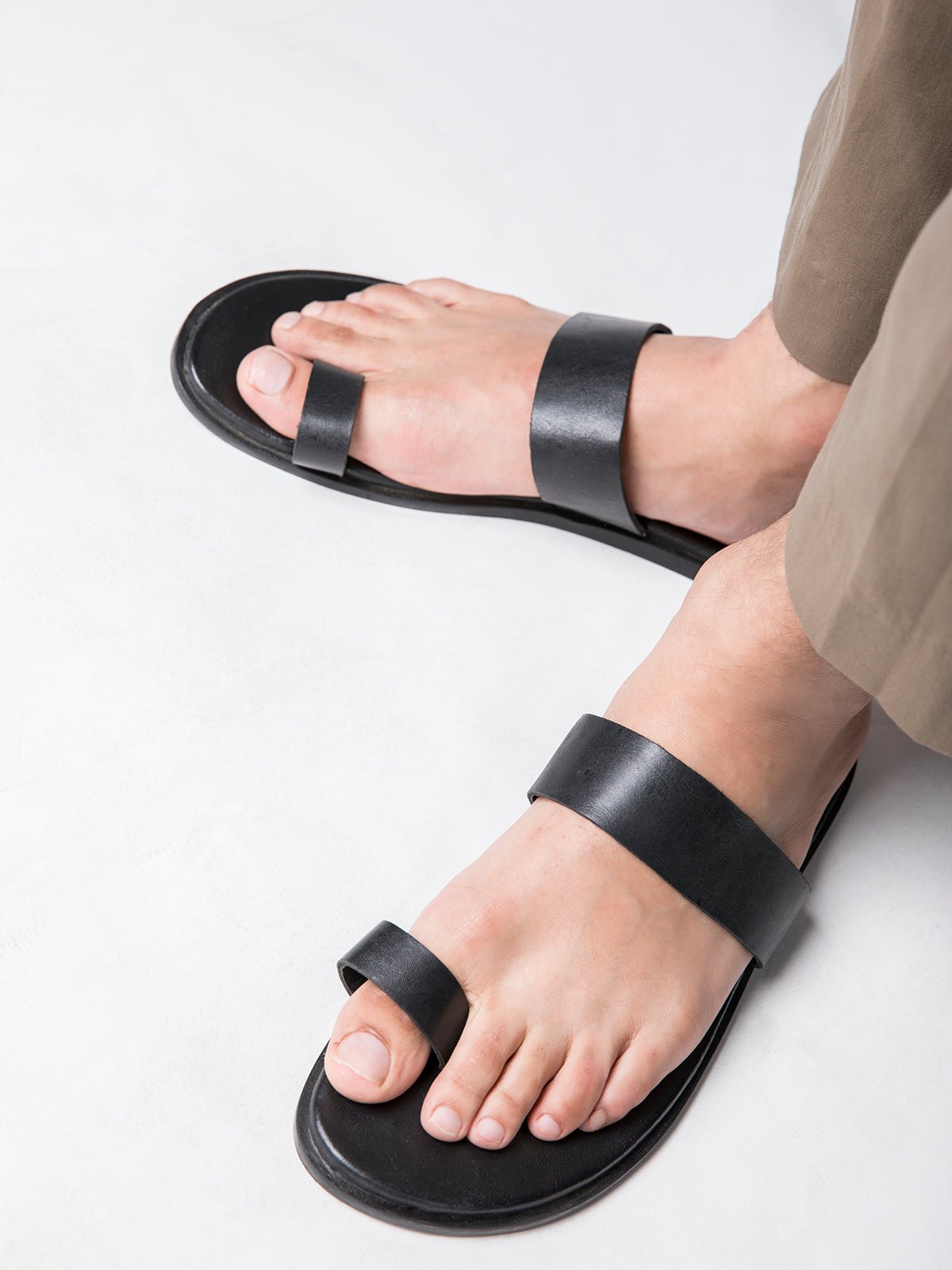 Pelle Noir Black Leather Chappal for Men dmodot - Main Image